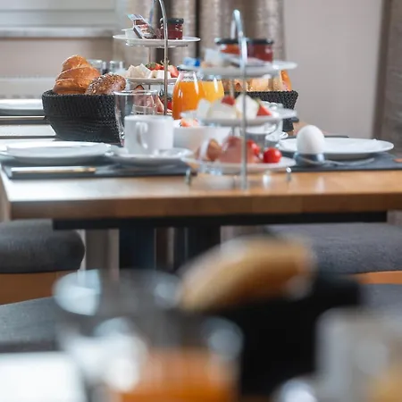 Hotel Roots Restaurant 3*