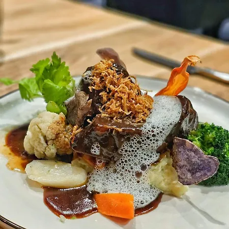 Hotel Roots Restaurant 3*