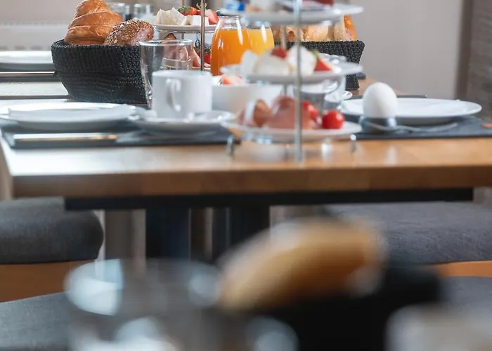 Hotel Roots Restaurant 3*